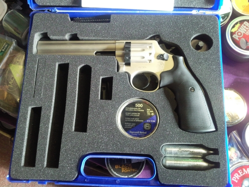 second hand Umarex Smith and Wesson co2 air pistol